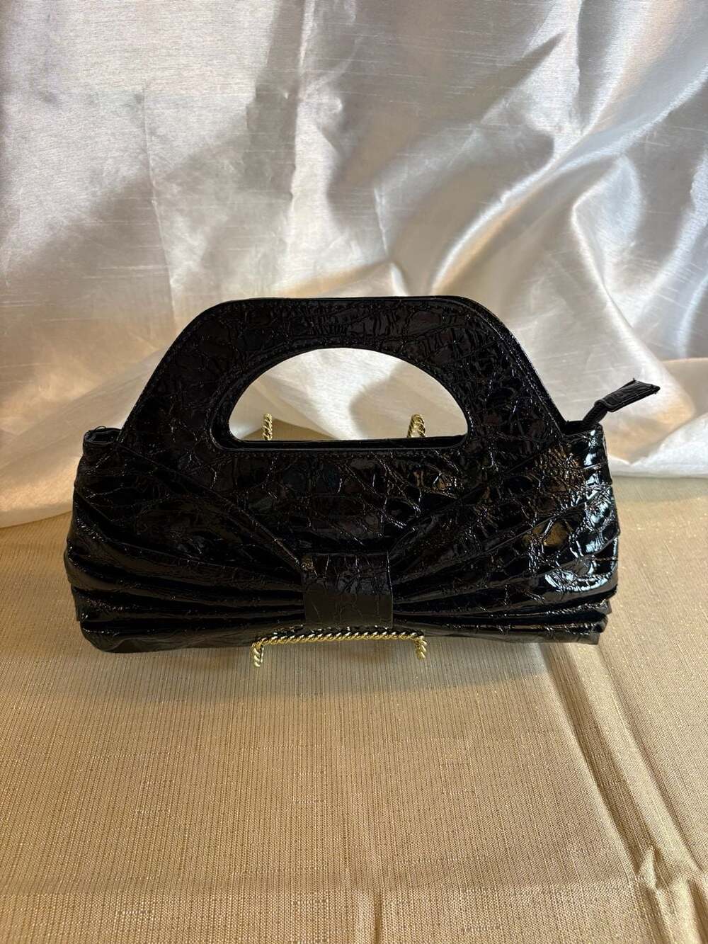 Black Faux Croc Patent Leather Cutout Handle Bow Clutch Handbag